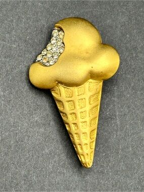 VTG L.‎ Razza Matte Gold Ice Cream Cone Brooch Rhinestone Scoop